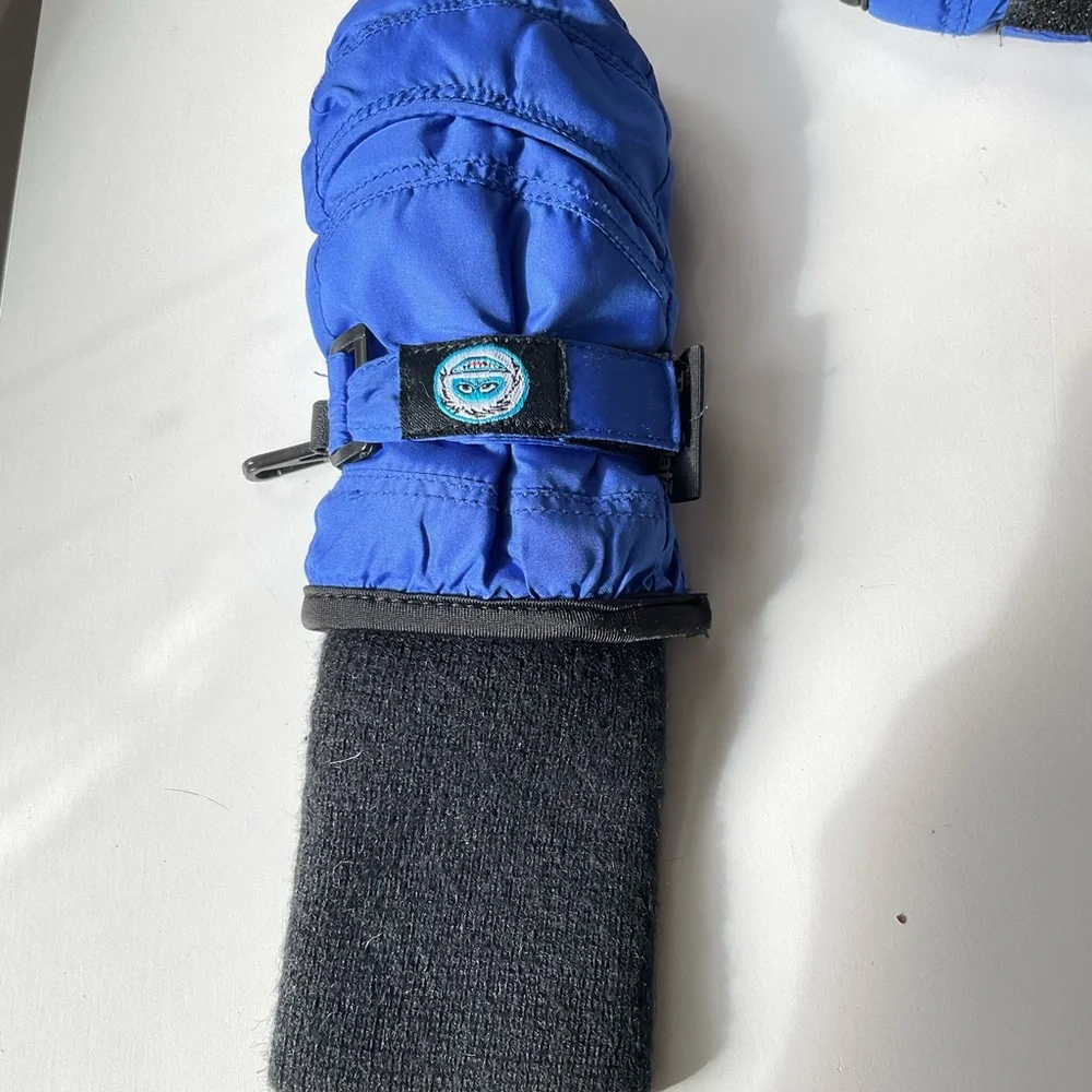 Children’s Chakka SnowBlokka Blue Waterproof Mittens, size Medium, EUC